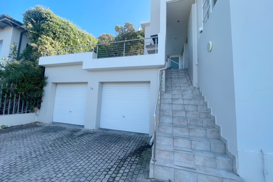 To Let 3 Bedroom Property for Rent in Signal Hill Western Cape